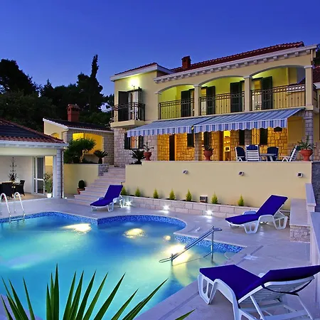 فيلة Dionysus With Pool *