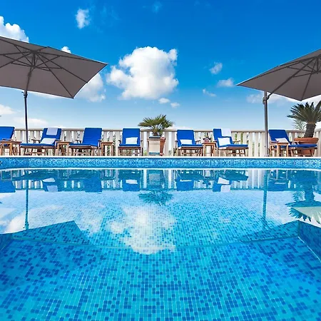 Dionysus With Pool فيلة