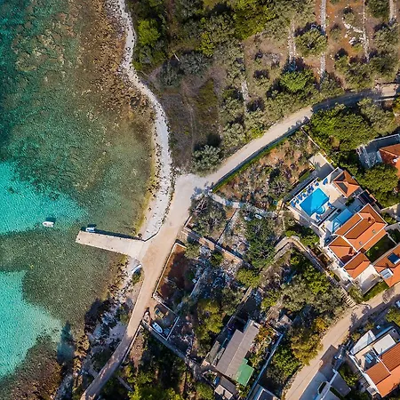فيلة Dionysus With Pool فيلا لوكا