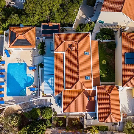 Dionysus With Pool * וולה לוקה